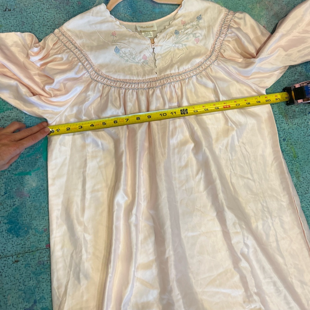 Dainty Sweet Vintage Nightgown - Picture 12 of 13
